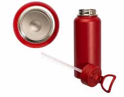 Uma garrafa térmica em aço inox que é uma excelente opção para manter líquidos quentes ou frios por mais tempo. Com capacidade de até 900ml, a garrafa possui parede dupla e isolamento a vácuo, o que ajuda a manter a temperatura conservada por um período maior e não permite que o calor ou frio entre em contato com as mãos ao segurá-la. Sua pintura eletrostática confere uma cor duradoura e um acabamento resistente e de alta qualidade. Além disso, sua tampa plástica rosqueável possui bico flip e canudo interno removível de plástico.