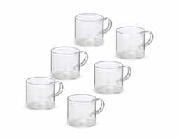 Um kit com seis xícaras em estilo clássico para servir uma bebida quente de um jeito especial. Com capacidade máxima de 100ml, cada uma delas é feita em vidro borossilicato, matéria-prima conhecida por sua durabilidade e resistência, o que as transformam em opções excelentes para tomar aquela dose de café ou chá a qualquer hora do dia.