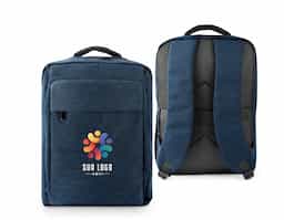 Mochila totalmente almofadada para notebook, feita em poliéster reciclado 300D de alta densidade com forro em poliéster reciclado 210D. Possui compartimento principal para notebook até 15.6", dois bolsos frontais, bolso lateral para squeeze e alça traseira para encaixe em trolley. Capacidade até 18 L.