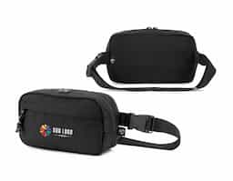 Pochete confeccionada em poliéster reciclado 600D, com forro interno em poliéster reciclado 210D. Conta com um compartimento principal espaçoso e um bolso frontal para itens menores, unindo praticidade e sustentabilidade no dia a dia. Ideal para quem busca funcionalidade com consciência ambiental.