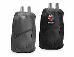 Mochila dobrável com design leve e moderno, confeccionada em poliéster resistente à água. Com capacidade de até 14 litros, possui compartimento principal espaçoso, bolso frontal e alças ajustáveis com revestimento em espuma respirável para maior conforto. Acompanha saco em nylon com regulagem, facilitando o transporte quando dobrada.