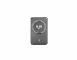 Bateria portátil magnética em ABS 100% reciclado, com carregador wireless super-rápido. Graças à capacidade magnética e carregamento sem fios, é fácil de fixar ao seu dispositivo móvel. A argola de suporte permite adaptar a posição para colocar o dispositivo móvel na vertical ou horizontal e ajustar a inclinação. Apresenta uma capacidade de 10.000 mAh, duas portas de entrada/saída USB-C com carregamento rápido PD 20W e potência máxima de 15W para carregamento super-rápido sem fios. Compatível com dispositivos móveis com tecnologia de carregamento sem fios. Incluso um cabo de carregamento rápido de saída dupla USB-A/USB-C e um grip magnético extra para os smartphones que não têm a função magnética.