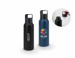 Garrafa em aço inox 91% reciclado com parede dupla isolada a vácuo e parede interna revestida a cobre, características que permitem conservar a temperatura das suas bebidas por um longo período. A tampa em PP é à prova de vazamentos e incorpora um botão que facilita a sua abertura. O acabamento da garrafa em mate confere-lhe um visual mais contemporâneo.