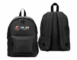 Mochila em poliéster reciclado 600D com forro 210D, ideal para ações sustentáveis. Conta com compartimento principal amplo, bolso frontal, bolso lateral para squeeze e alça superior em webbing. Capacidade de até 18L. Brinde corporativo funcional e com apelo ecológico.