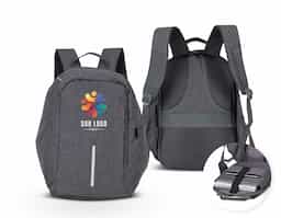 Mochila antifurto impermeável, seu compartimento principal com abertura de zíper na área traseira impossibilita a abertura da mochila nas costas, assim protegendo-o de furtos e trazendo mais segurança para seus objetos de valores. Compartimento principal com bolso para notebook até 15.6 polegadas, bolso para tablet até 9 polegadas, três bolsos para acessórios e bolso com zíper, contém ainda um compartimento frontal e compartimento lateral. Contem faixa reflexiva na área frontal, alça de mãos, acesso para encaixe de malas com puxador, alças para as costas ajustáveis e área traseira com revestimento espumado.