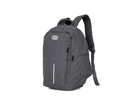 Mochila antifurto impermeável, seu compartimento principal com abertura de zíper na área traseira impossibilita a abertura da mochila nas costas, assim protegendo-o de furtos e trazendo mais segurança para seus objetos de valores. Compartimento principal com bolso para notebook até 15.6 polegadas, bolso para tablet até 9 polegadas, três bolsos para acessórios e bolso com zíper, contém ainda um compartimento frontal e compartimento lateral. Contem faixa reflexiva na área frontal, alça de mãos, acesso para encaixe de malas com puxador, alças para as costas ajustáveis e área traseira com revestimento espumado.