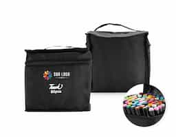 Um kit com 80 canetas marcadoras de pontas duplas: uma fina e outra chanfrada grossa. Este é um conjunto feito sob medida para quem gosta de versatilidade e variedade para pintar, desenhar, escrever ou marcar textos sem abrir mão da criatividade. Acompanha bolsa.