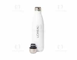 Garrafa térmica feita em inox 304, com capacidade de 500ml. O seu acabamento em um tom brilhante se sobressai entre outros acessórios e itens de uso diário.