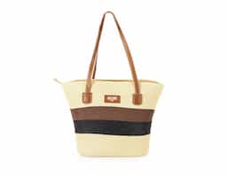 Bolsa feita em fios de papel torcido costurados com linha de nylon. Possui fechamento em zíper, compartimento interno com bolso compacto, alças e detalhes em couro sintético, incluindo plaquinha frontal costurada.