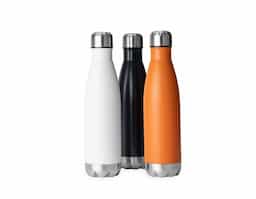 Garrafa térmica em inox com tampa rosqueável, pintura em spray e capacidade para até 500ml. Possui estrutura de parede dupla e vedação a vácuo, o que permite conservar a temperatura de líquidos por mais tempo.

Observação: As garrafas nos tons de azul apresentam acabamento acetinado, enquanto as demais cores possuem um acabamento mais opaco.