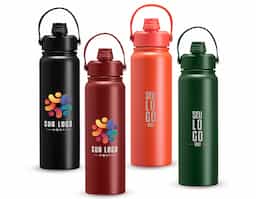 Garrafa térmica em inox com pintura eletrostática e capacidade máxima de 800ml. Possui estrutura interna de parede dupla em inox 304 e vedação a vácuo que permite a manutenção de temperatura de líquidos por mais tempo. Possui tampa rosqueável feita em plástico com proteção para o bocal, bico flip, canudo interno removível e alça fixa maleável para transporte.