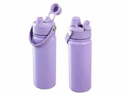 Garrafa térmica em aço inox 304 e capacidade para até 600ml. Apresenta estrutura de parede dupla e vedação a vácuo, oferecendo a conservação da temperatura de líquidos por mais tempo. Possui tampa rosqueável feita em plástico com proteção para o bocal, bico flip, canudo interno removível e alça fixa para transporte.