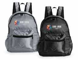 Mochila dobrável confeccionada em poliéster impermeável, fechamento em zíper e capacidade máxima de 18 litros. Pode ser transportada como um estojo compacto quando dobrada e, ao ser desdobrada, apresenta um compartimento interno com divisória para notebook de até 14 polegadas. Conta ainda com bolso frontal com zíper e dois bolsos laterais com elástico, uma alça superior em nylon e duas alças para as cosas com revestimento em espuma respirável.