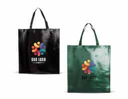 Sacola em TNT com revestimento externo laminado, que oferece maior resistência e durabilidade. Possui duas alças costuradas, garantindo segurança no transporte. Leve, reutilizável e prática, é ideal como brinde corporativo para eventos, feiras e ações promocionais.