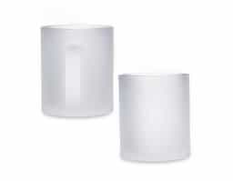 Caneca em vidro com acabamento fosco e capacidade de até 350ml, que confere visual moderno e sofisticado. Ideal para bebidas quentes ou frias, é resistente e agradável ao toque. Brinde corporativo versátil, perfeito para ações promocionais, eventos e uso no dia a dia.