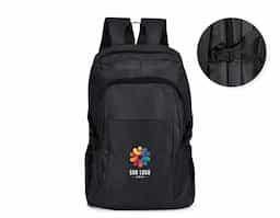 Mochila confeccionada em Oxford 300D resistente à água com capacidade máxima de 14 litros. Possui compartimento principal com divisória para organização de objetos internos e outro, localizado na parte frontal, com três bolsos internos em diferentes tamanhos. Conta ainda com bolsos laterais em tela de malha com elástico, um par de fivelas compressoras, alça superior em nylon e alças para as costas com revestimento externo em tecido respirável.