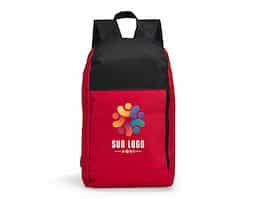 Mochila confeccionada em poliéster impermeável com fechamento em zíper e capacidade máxima de 14 litros. Conta com bolso frontal com abertura lateral, uma alça superior de mão em nylon e duas alças para as costas do mesmo tecido da mochila.