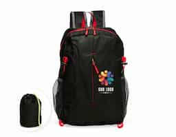 Mochila dobrável confeccionada em poliéster impermeável e detalhes em plástico, com fechamento em zíper e capacidade máxima de 16 litros. Possui compartimento interno com divisória para notebooks de até 15,6 polegadas. Conta com bolso frontal com zíper, dois bolsos laterais em tela com elástico, alça superior em nylon e duas alças traseiras com tecido telado interno. Acompanha saco em nylon com regulagem, que facilita o transporte quando dobrada.