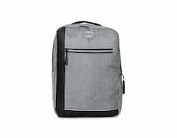 Mochila confeccionada em poliéster 300D resistente à água, com detalhes em couro sintético, fechamento em zíper e capacidade para até 15 litros. Possui compartimento principal com bolsos em diferentes tamanhos e divisória para notebooks de até 15.6 polegadas. Dispõe ainda de compartimento frontal com fechamento em zíper e faixa reflexiva, além de bolso lateral aberto e adaptador USB externo.