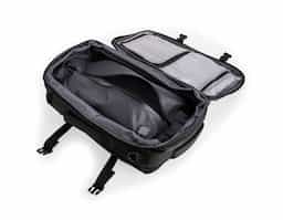Mochila em nylon com camada de PU impermeável, com capacidade máxima de 28 litros, ideal para viagens, trabalho e uso diário. Possui compartimento interno com sistema de vedação a vácuo para armazenamento de roupas e objetos, além de duas divisórias em poliuretano termoplástico em tamanhos diferentes. Conta com bolsos frontais, bolso lateral em tela e bolso traseiro com divisória para notebook de até 15,6”. Dispõe ainda de alças acolchoadas em espuma respirável, alça lateral para transporte horizontal e alça de ombro ajustável em nylon. Um brinde corporativo moderno, versátil e de alto valor percebido.