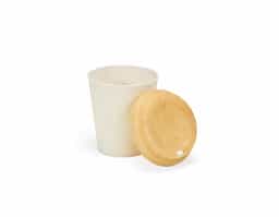 Copo produzido em fibra de arroz, material sustentável e reutilizável, ideal para quem busca praticidade com consciência ambiental. Possui capacidade de até 350 ml e tampa protetora com bocal, que facilita o consumo de bebidas no dia a dia. Um brinde corporativo ecológico, funcional e moderno, perfeito para ações promocionais e valorização da marca.