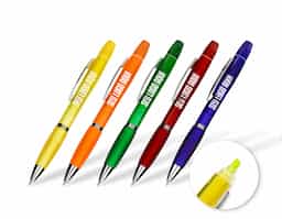 Caneta plástica multifuncional com marca-texto integrado, ideal para destacar e escrever no dia a dia. Possui detalhe emborrachado que proporciona maior conforto no uso, tampa protetora para o marca-texto, acionamento por clique e carga esferográfica azul de 1,0 mm. Um brinde corporativo prático, versátil e funcional para ambientes profissionais e educacionais.