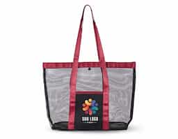 Bolsa confeccionada em tela de PVC, material resistente que permite fácil visualização do conteúdo e facilita a limpeza no uso diário. Possui botão de fechamento em plástico, garantindo praticidade e segurança no manuseio. As alças e os detalhes em tecido sintético reforçam a estrutura da peça, proporcionando melhor acabamento e conforto no transporte. Seu design funcional atende diferentes necessidades, desde organização de itens até uso em deslocamentos rápidos. Um brinde corporativo versátil e bem-acabado, pensado para uso recorrente, com boa durabilidade e excelente exposição de marca no cotidiano.