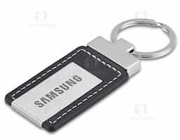 Chaveiro de couro sintético e metal. Incluso caixa.