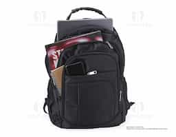 Mochila de nylon com capacidade de 30 litros, composta por quatro compartimentos, incluindo bolso interno acolchoado para notebook de até 15,6". Possui bolsos laterais em malha, duas alças de mão e parte traseira com revestimento espumado para maior conforto. 