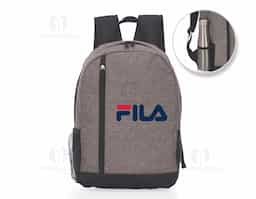 Mochila em Poliéster. Possui alça de mão, e alças para as costas. 40x28x14cm