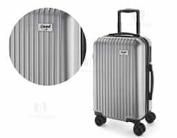Mala de viagem executivo. ABS e PET. Interior forrado, com divisória. 4 rodas duplas giratórias. Pega extensível em alumínio, com mola (altura pega estendida até 530 mm). Fecho de segurança com senha. Placa metálica removível, para fácil gravação. Capacidade até 33 L