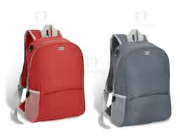 Mochila. 600D. Com saída para fone de ouvido. Interior forrado, com bolso. 2 bolsos laterais em rede. Parte posterior e alças almofadadas 270 x 400 x 140 mm
