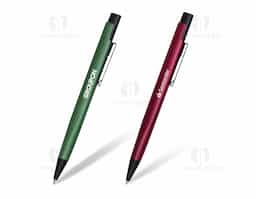 Caneta triangular semimetal de pintura fosca com detalhes em preto. Possui clip metal com detalhe aberto na lateral. Aciona por clique