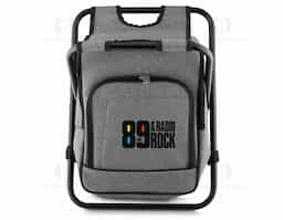 Bolsa térmica e cadeira, capacidade 10 litros, tecido polyester, com bolso frontal, cor cinza, alça de costas regulável, parte interna soldada, retém liquido.