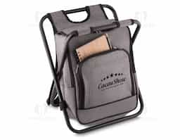 Bolsa térmica e cadeira, capacidade 10 litros, tecido polyester, com bolso frontal, cor cinza, alça de costas regulável, parte interna soldada, retém liquido.