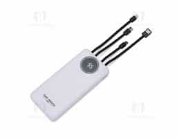 Carregador portátil de 10.000mAh com display digital indicador de bateria, contém duas lanternas de led e quatro cabos de saída acoplados, sendo: saída Lightning, saída Tipo-C, saída V8 e saída USB. O carregador possui uma porta USB dupla (entrada e saída) com carga rápida e outras duas portas de entrada: V8 e Tipo-C. Acompanha cabo USB.
