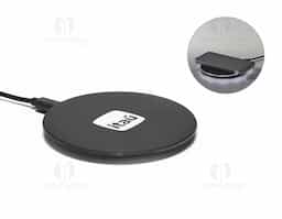 Carregador por indução (wireless) super-rápido em ABS com acabamento emborrachado. Potência máxima de carregamento de 15W. Incluso cabo USB de 1 m para carregar. Compatível com dispositivos móveis com tecnologia de carregamento sem fios. 