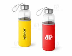 Squeeze em vidro e tampa em aço inox com alça para fácil transporte. Capacidade até 520 mL. Fornecido com luva em soft shell dando proteção extra à sua squeeze. Caixa branca 94651 vendida opcionalmente. Certificação EU Food Grade