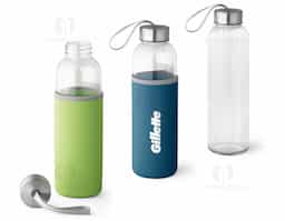 Squeeze em vidro e tampa em aço inox com alça para fácil transporte. Capacidade até 520 mL. Fornecido com luva em soft shell dando proteção extra à sua squeeze. Caixa branca 94651 vendida opcionalmente. Certificação EU Food Grade