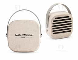 Caixa de som portátil em fibra de palha de trigo e ABS com alça em silicone para facilitar o transporte, potência de 3W e transmissão por bluetooth 5.0. Tempo de reprodução de 4h30, com uma bateria de 500 mAh