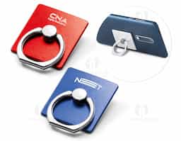 Suporte de anel para celular confeccionado em ABS resistente, proporcionando maior segurança e conforto no manuseio do aparelho. Possui autocolante no verso, garantindo fixação prática e firme. Versátil e funcional, auxilia no apoio do celular e é uma excelente opção de brinde corporativo moderno e útil.