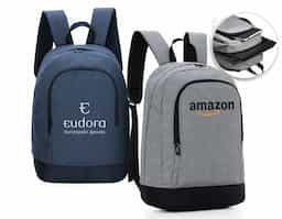 Mochila p/ Notebook em tecido poliéster.
Parte externa:
Bolsos frontal com ziper.
Bolso lateral.
Alça de ombro acolchoada.

Parte interna:
Compartimento acolchoado p/ notebook