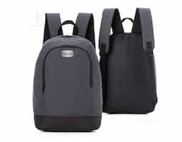 Mochila p/ Notebook em tecido poliéster.
Parte externa:
Bolsos frontal com ziper.
Bolso lateral.
Alça de ombro acolchoada.

Parte interna:
Compartimento acolchoado p/ notebook
