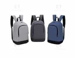 Mochila p/ Notebook em tecido poliéster.
Parte externa:
Bolsos frontal com ziper.
Bolso lateral.
Alça de ombro acolchoada.

Parte interna:
Compartimento acolchoado p/ notebook