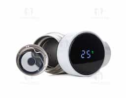 Garrafa térmica em aço inox com parede dupla 450ml com infusor,
Display LED com termômetro digital na tampa para indicar a temperatura do líquido,
Conserva líquido quente por até 5 horas e líquido frio até 7 horas