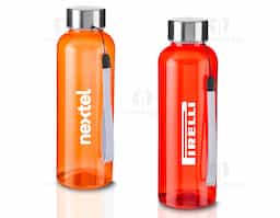Garrafa Plástica 500ml, com alça e tampa de metal.