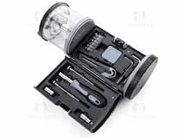 Lanterna led com Kit Ferramentas, contendo:
1 Trena de 1 metro;
1 Estilete;
3 Pontas de chave de fenda;
2 Pontas de chave philips;
1 Cabo emborrachado para encaixar ponta de chave de fenda e philips;
1 Mini chave de fenda;
1 Mini chave philips;
2 Chaves hexagonal em L;
2 Soquetes de chave hexagonal;
1 Extensor para soquete de chave hexagonal.
