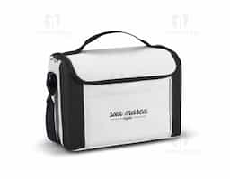 Bolsa térmica em 600D com alça ajustável em webbing, bolso frontal e capacidade até 8 L