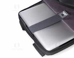 Mochila confeccionada em Couro Sintético com compartimento para notebook até 15,6 polegadas. Contém Dois compartimentos grandes sendo um com divisórias para documentos, eletrônicos e caneta, e um com divisória para Notebook até 15,6 polegadas.