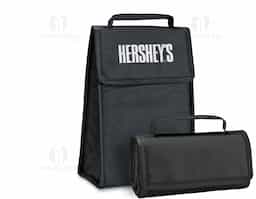 Bolsa térmica dobrável em non-woven (80 g/m²) com fecho em velcro e com capacidade até 3 L. Food grade. Bolsa fornecida desdobrada. Dobrada: 170 x 95 x 40 mm | Aberta: 170 x 265 x 110 mm